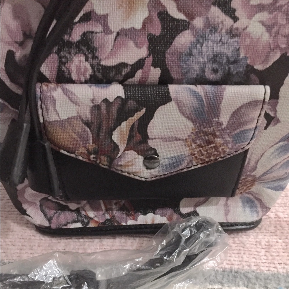 Isabella Fiore grey gardens drawstring crossbody, rare - Picture 5 of 11